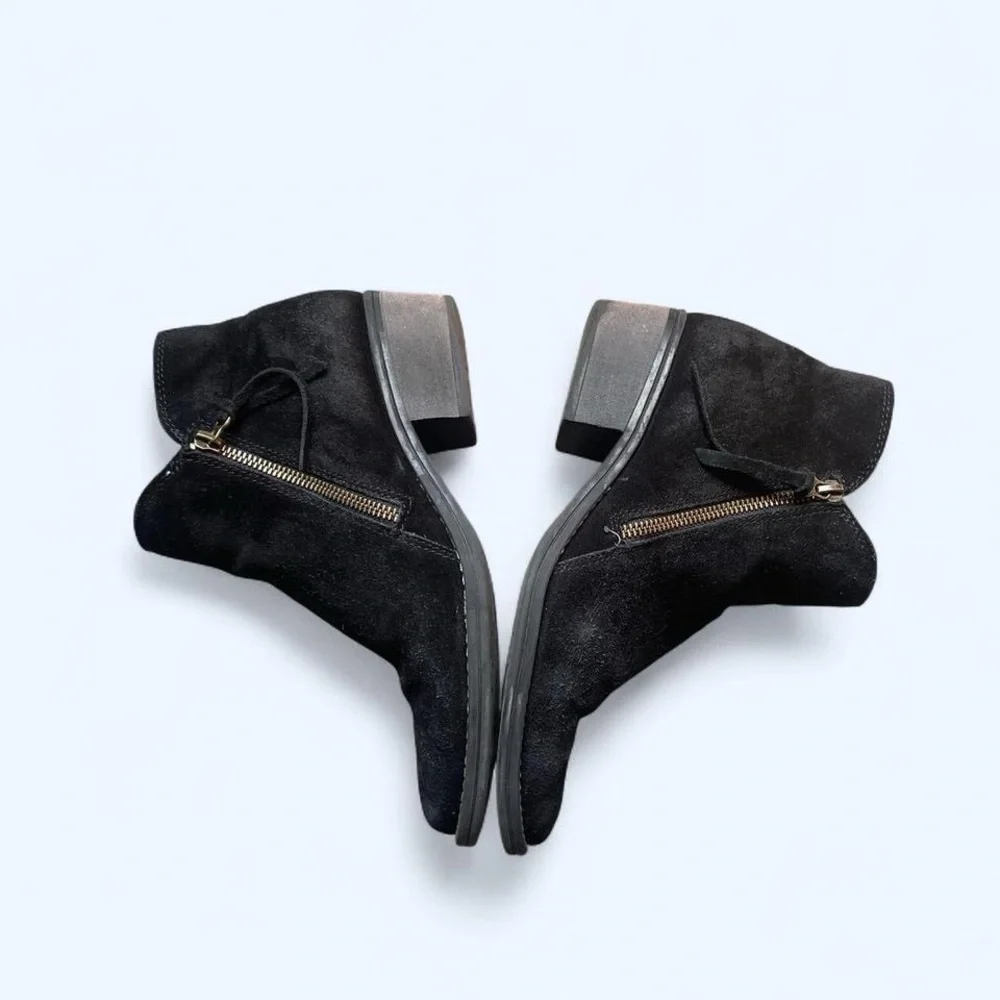 Altos ankle bootie from White Mountain shoes suede black size 8.5‎